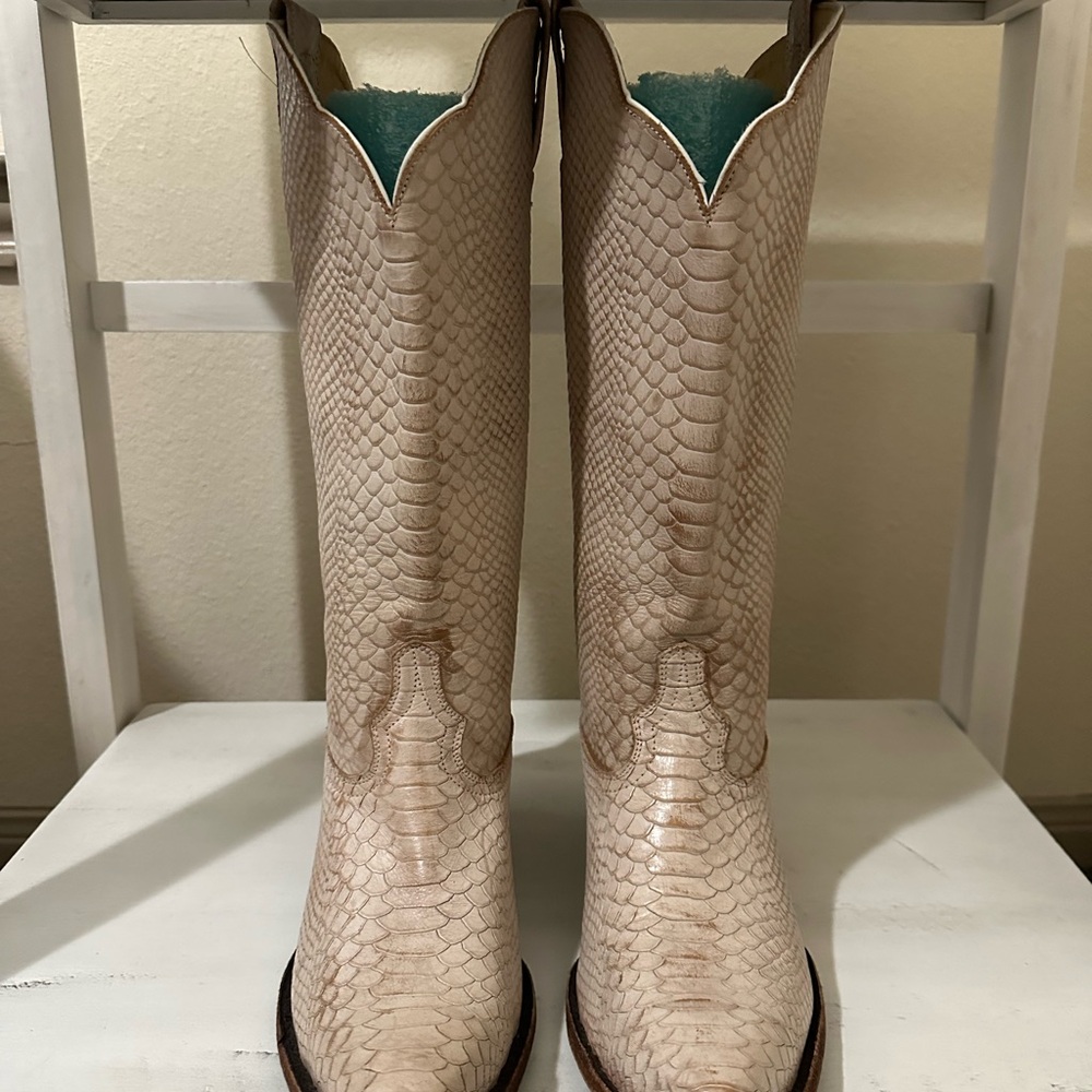 Idyllwind Strut Sniptoe boots